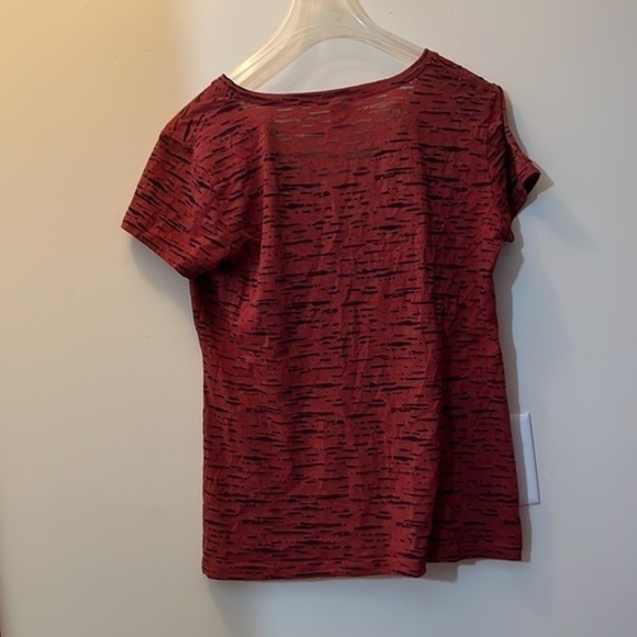 Woman’s cardinal shirt, size large - Picture 2 of 2